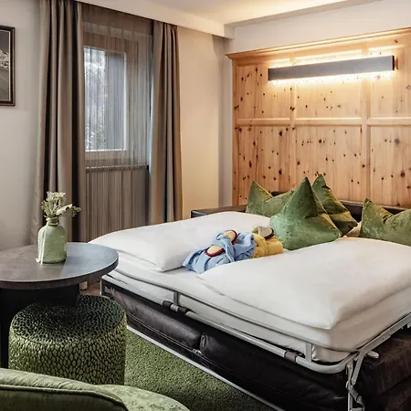 Hotel Boutique & Fashion Maciaconi - Gardenahotels Santa Cristina Val Gardena