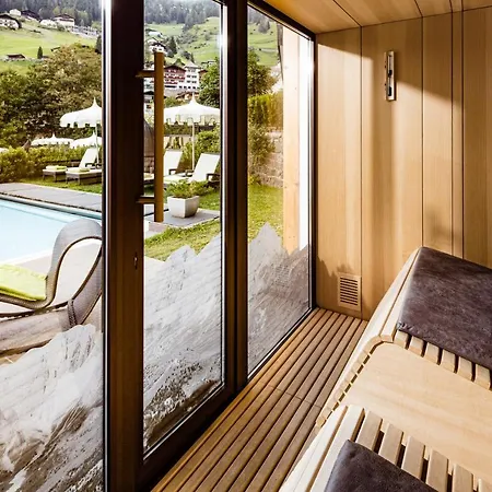 Boutique & Fashion Maciaconi - Gardenahotels Hotel Santa Cristina Val Gardena